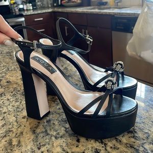 Aqua platform sandal with rhinestone ball detail size 7